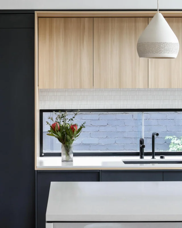 Kitchen splashbacks - which is your favorite?

1.	A window can be a great option in some designs by adding additional light & a view outside

2.	Tile has endless options in colour & shape and adds texture

3.	Stone matched to the benchtop gives a luxurious & seamless look

4.	A stone & tile combination is a great way to add continuity to the benchtop and texture with the tile

5.	Or glass, it adds reflection and is easy to maintain (watch those fingerprints though!!)

🔨 @the_inside_project 
📸 @danimages 

#kitchen #splashback #backsplash #stone #tile #glass #kitchendesign